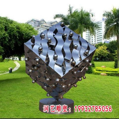 广场仿古铜不锈钢魔方雕塑与潍坊白钢雕塑加工——现代景观艺术与假山融合